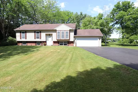 52 Biechman Rd, Ravena, NY 12143