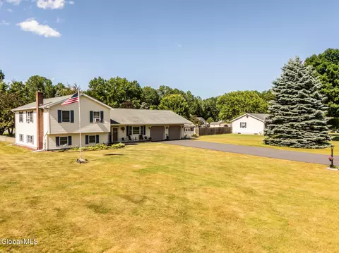 21 Country Acres Dr, Hudson Falls, NY 12839