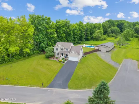 7 Oneida View Dr, Pennellville, NY 13132