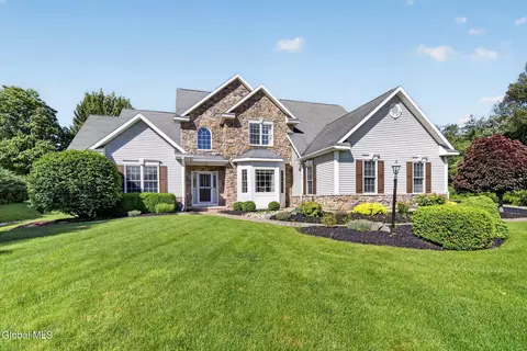 5 Normandy Sq, Altamont, NY 12009