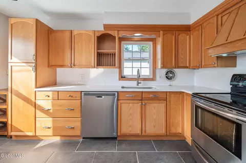 Kitchen - 420 Chiswell Rd, Schenectady, NY 12304 photo 4 of 4