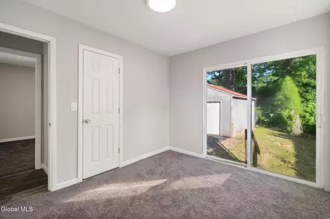 Bedroom - 420 Chiswell Rd, Schenectady, NY 12304 photo 2 of 3