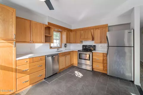 Kitchen - 420 Chiswell Rd, Schenectady, NY 12304 photo 2 of 4