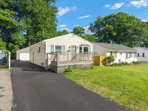 420 Chiswell Rd, Schenectady, NY 12304