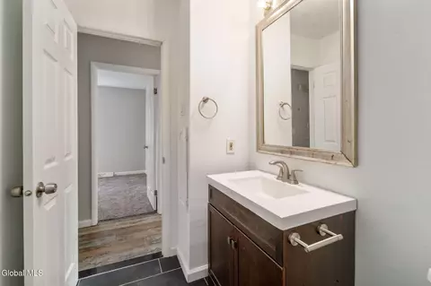 Bath - 420 Chiswell Rd, Schenectady, NY 12304 photo 2 of 2