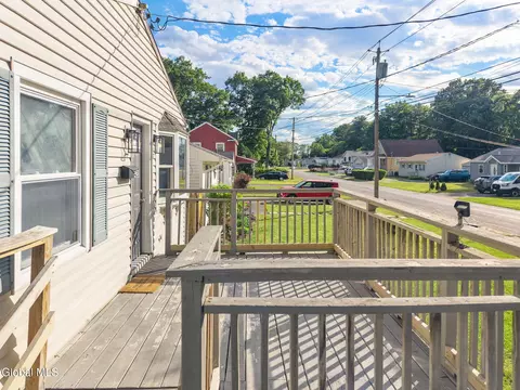 Exterior - 420 Chiswell Rd, Schenectady, NY 12304 photo 1 of 4