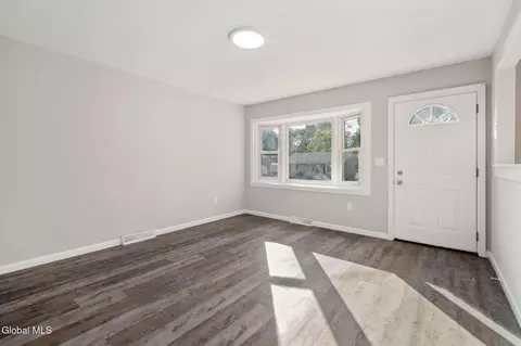 Living - 420 Chiswell Rd, Schenectady, NY 12304 photo 1 of 2