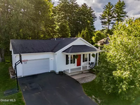 5 Charlton Ln, Queensbury, NY 12804