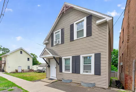 1015 1st St, Rensselaer, NY 12144