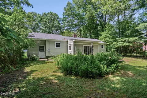 Exterior - 24 Ellen Ln, Schenectady, NY 12302 photo 7 of 11