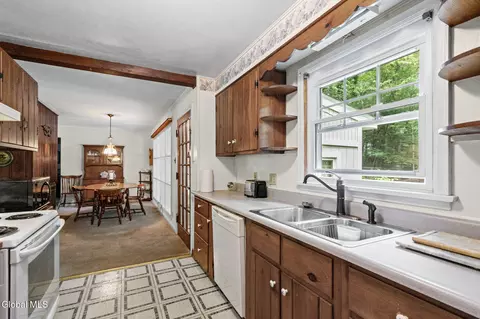Kitchen - 24 Ellen Ln, Schenectady, NY 12302 photo 1 of 4