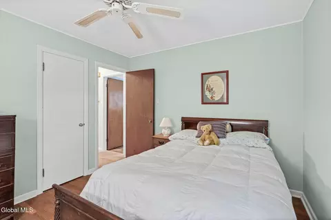 Bedroom - 24 Ellen Ln, Schenectady, NY 12302 photo 5 of 9