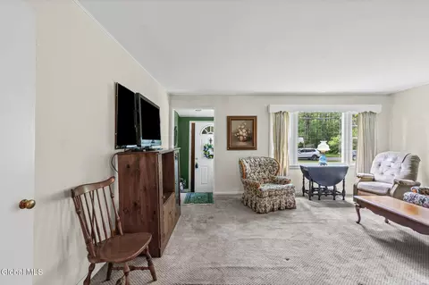 Living - 24 Ellen Ln, Schenectady, NY 12302 photo 4 of 5