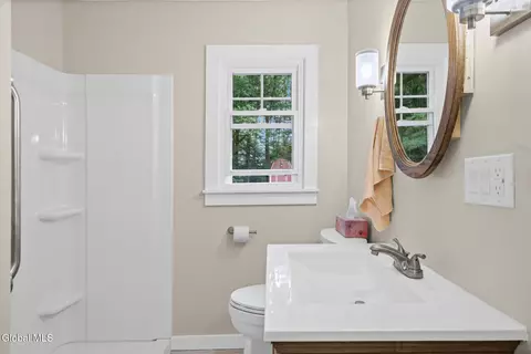 Bath - 24 Ellen Ln, Schenectady, NY 12302 photo 1 of 1