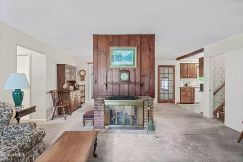 Living - 24 Ellen Ln, Schenectady, NY 12302 photo 5 of 5