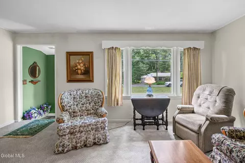 Living - 24 Ellen Ln, Schenectady, NY 12302 photo 3 of 5