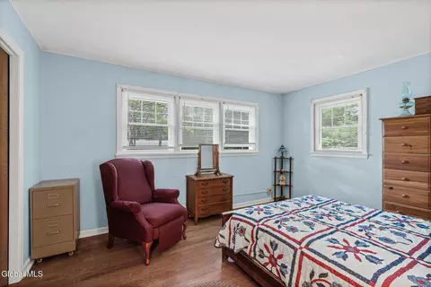 Bedroom - 24 Ellen Ln, Schenectady, NY 12302 photo 2 of 9