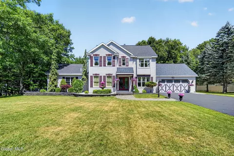 10 Victorian Dr, Poestenkill, NY 12140