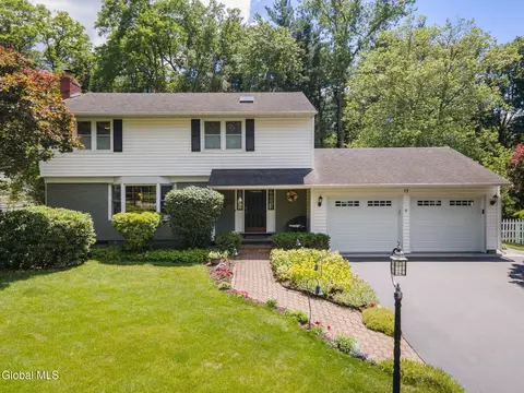 17 Northgate Dr, Albany, NY 12203