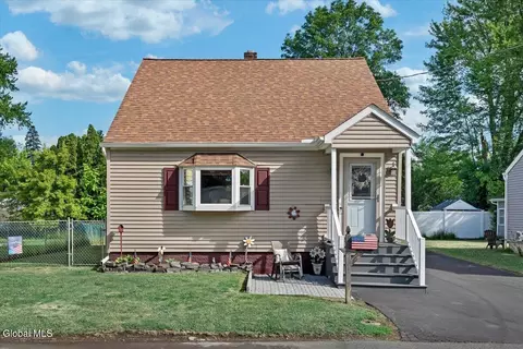8 Lakeview Ave, Rensselaer, NY 12144
