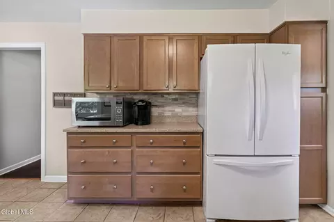Kitchen - 23 Bennett Ter, Delmar, NY 12054 photo 3 of 4