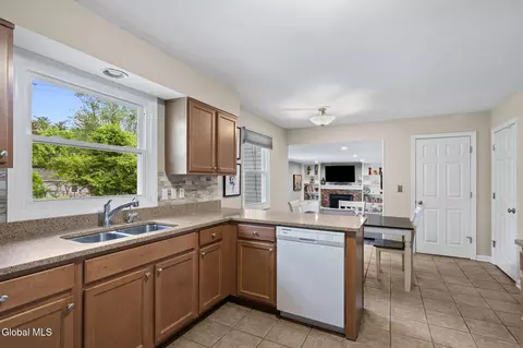 Kitchen - 23 Bennett Ter, Delmar, NY 12054 photo 4 of 4
