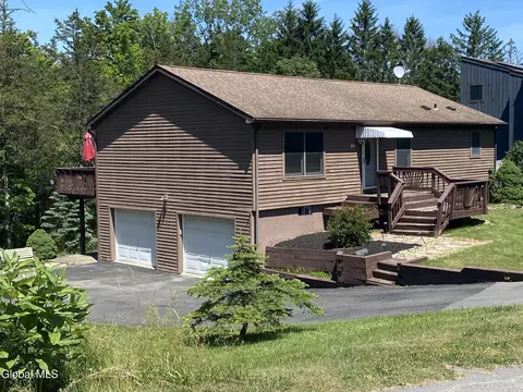 86 Superstitious Dr, Athens, NY 12015