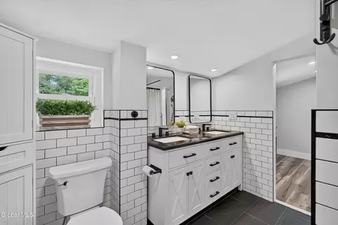 Bath - 1788 Devendorf Rd, Schenectady, NY 12303 photo 4 of 5