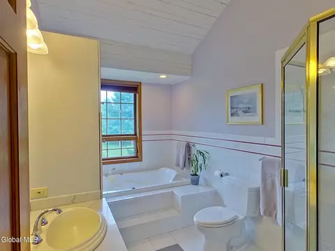Bath - 216 Anthony Rd, Clifton Park, NY 12065 photo 2 of 4