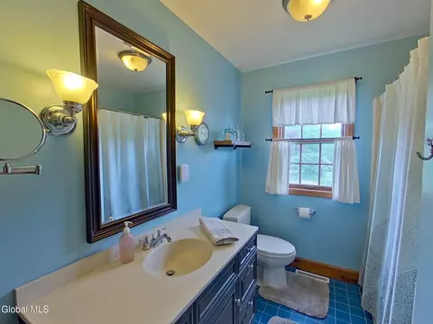 Bath - 216 Anthony Rd, Clifton Park, NY 12065 photo 4 of 4