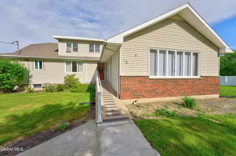 12 Glenwood Rd, Troy, NY 12180