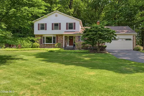 29 Stony Brook Dr, Rexford, NY 12148