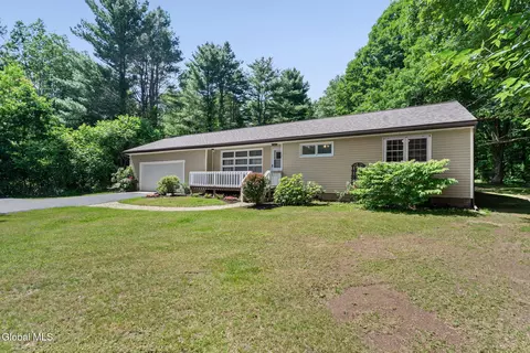 1141 Meadowdale Rd, Altamont, NY 12009