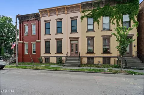 175 3rd St, Troy, NY 12180