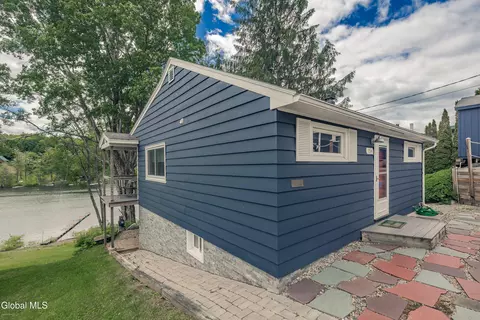 154 Lakeside Dr, Mayfield, NY 12117