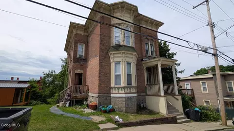 22 Union St, Amsterdam, NY 12010