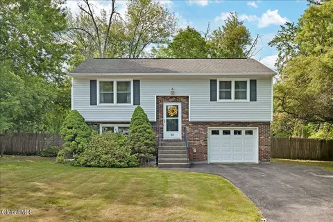 48 Berwyn St, Schenectady, NY 12304