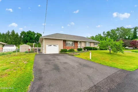4 Marietta Dr, Albany, NY 12205