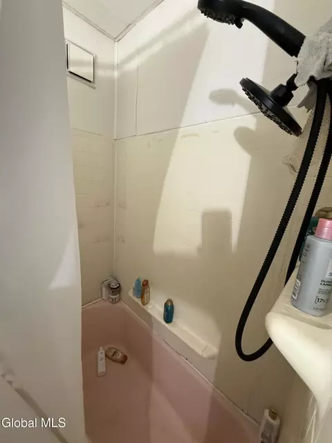 Bath - 232 3rd St, Schenectady, NY 12302 photo 2 of 4