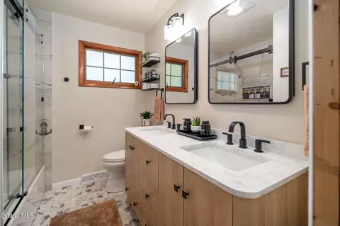 Bath - 6 Bertone Dr, Schenectady, NY 12306 photo 1 of 3