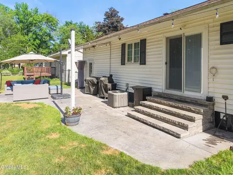 Exterior - 6 Bertone Dr, Schenectady, NY 12306 photo 3 of 7