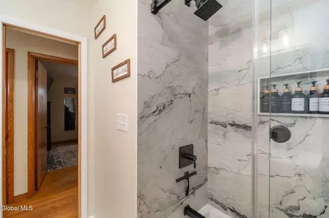 Bath - 6 Bertone Dr, Schenectady, NY 12306 photo 3 of 3