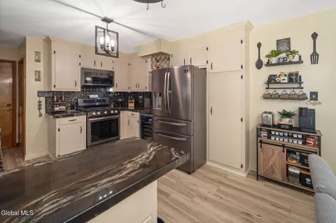 Kitchen - 6 Bertone Dr, Schenectady, NY 12306 photo 1 of 5