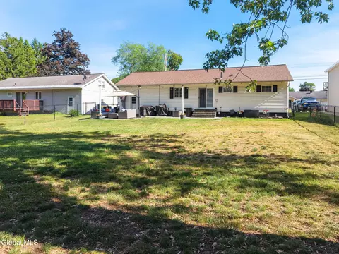 Exterior - 6 Bertone Dr, Schenectady, NY 12306 photo 6 of 7
