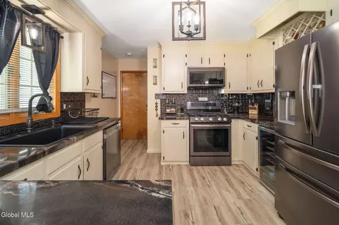 Kitchen - 6 Bertone Dr, Schenectady, NY 12306 photo 5 of 5