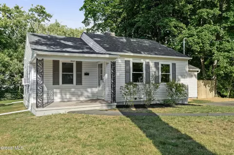 2 Maple Ter, Delmar, NY 12054