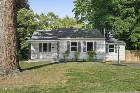 2 Maple Ter, Delmar, NY 12054