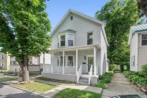 3 Ball Pl, Watervliet, NY 12189