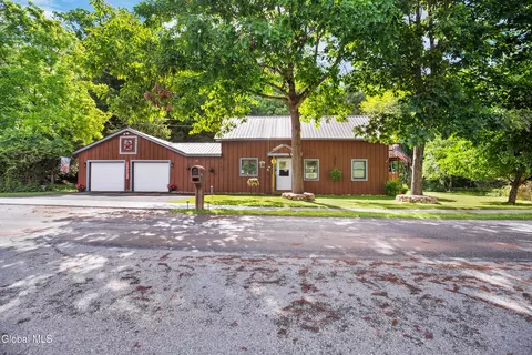 40 Lake Tour Rd, Lake Luzerne, NY 12846