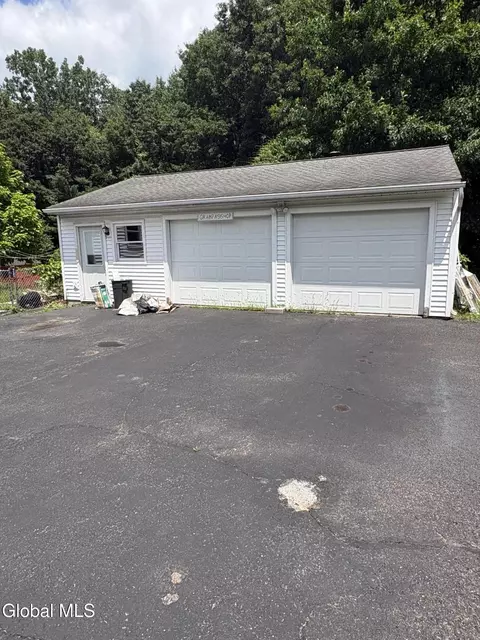 Exterior - 3131 Spawn Rd, Schenectady, NY 12303 photo 3 of 3